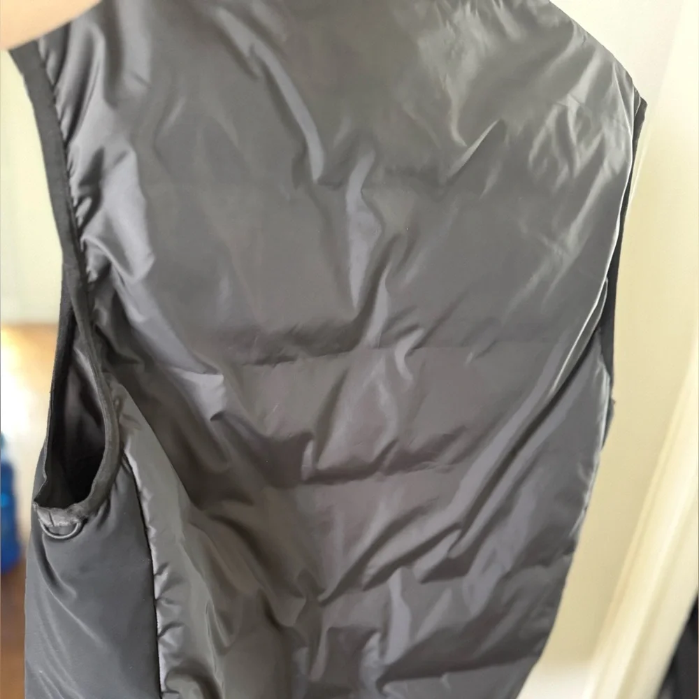 Men’s Black Theory Puffer Vest NWOT - Picture 10 of 13
